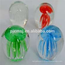 Boule de cristal pas cher avec des méduses à l&#39;intérieur pour les cadeaux de vacances ou de souvenirs